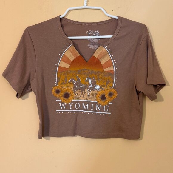 Cold Crush Tops - Crush size XL cropped graphic t-shirt Wyoming graphic western cowgirl top